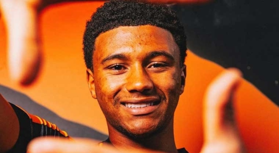 Hull City, Mason Burstow'u kadrosuna kattı