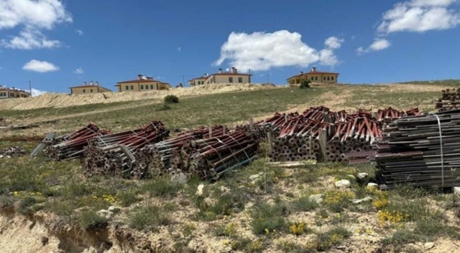 TOKİ şantiyesinden demir çalan iki şüpheliye süresiz ev hapsi verildi