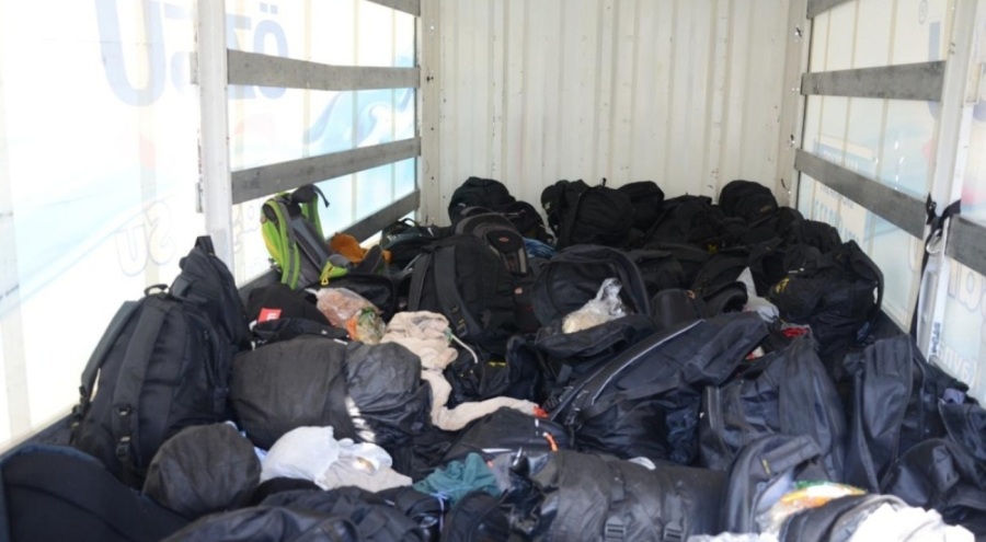 Kamyon kasasında 67 düzensiz göçmen yakalandı