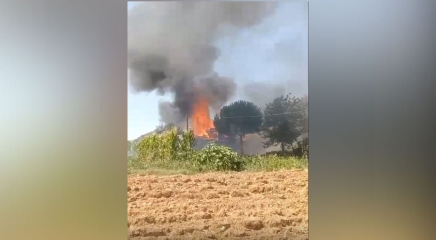 Tek katlı ev küle döndü