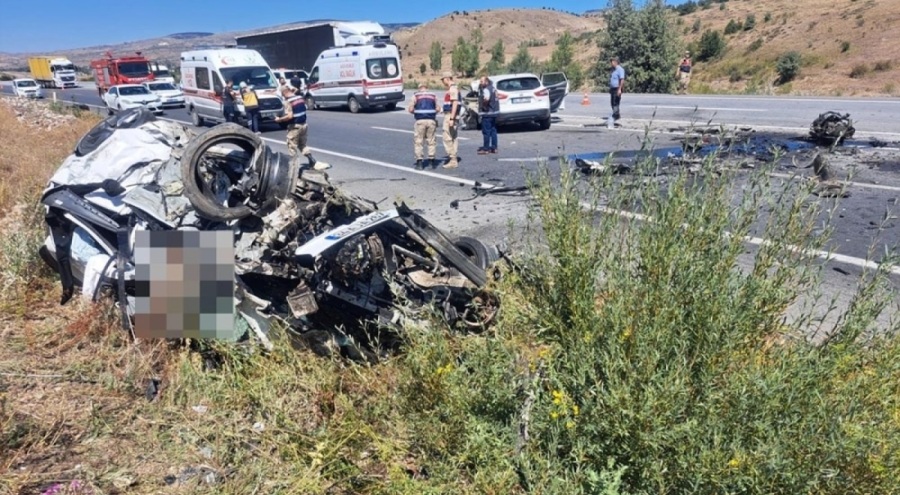 Katliam gibi kaza: 3 ölü, 4 yaralı