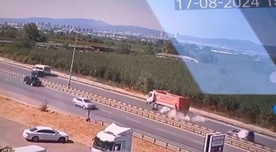 Bursa'da hafriyat kamyonunun lastiği bomba gibi patladı!