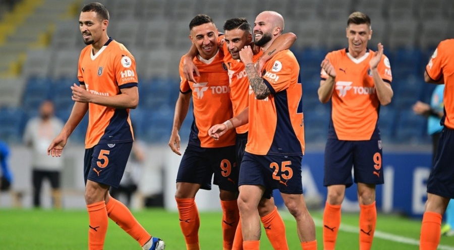 Başakşehir son dakikalarda güldü!