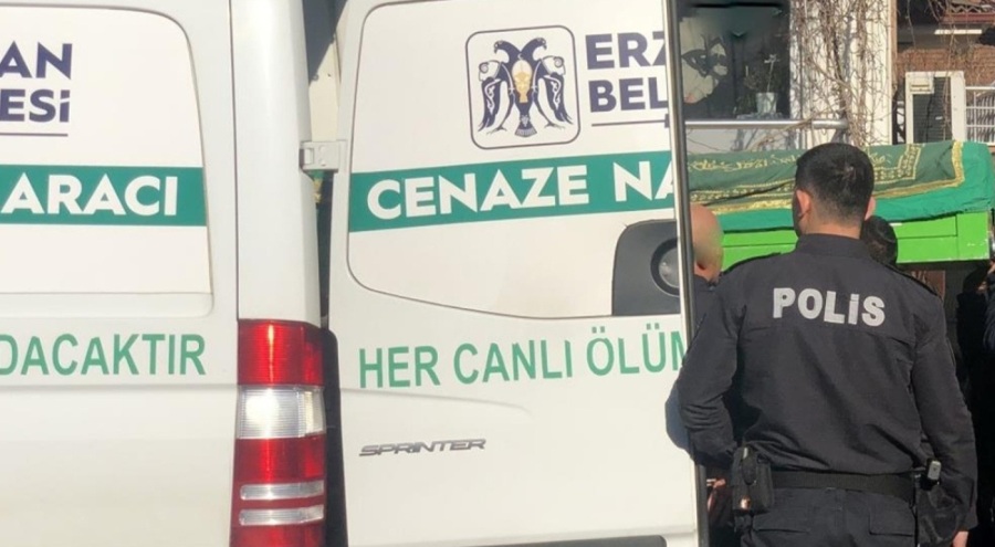 Kamyonda kalp krizi geçiren sürücü yaşamını yitirdi