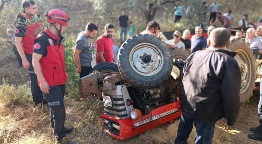Devrilen traktörün sürücüsü öldü