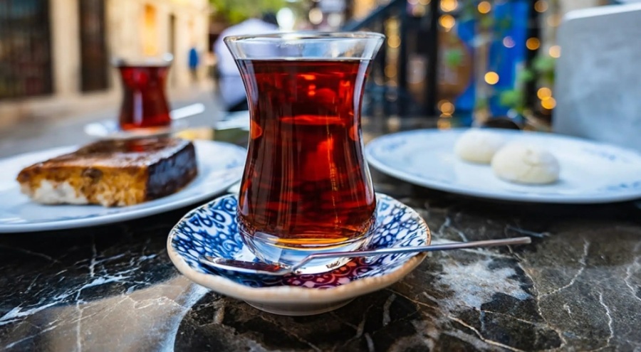 "Çay soğuk suyla mı demlenir, sıcak suyla mı?" tartışması gündem oldu