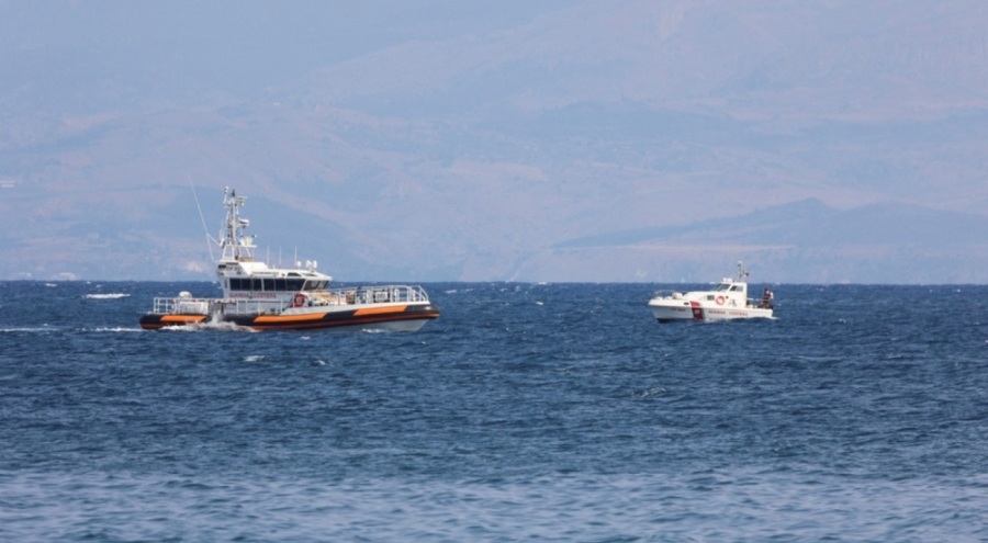 İtalya'da teknenin batması sonucu 7 kişi kayboldu