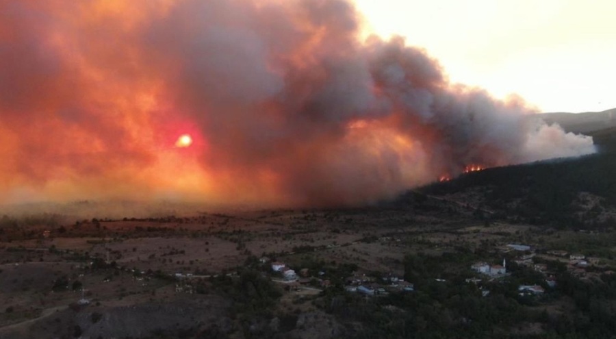 Çankırı'daki yangında 2 köy tahliye edildi