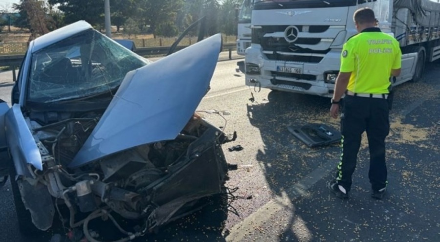 Otomobil ile TIR çarpıştı! 2 ölü