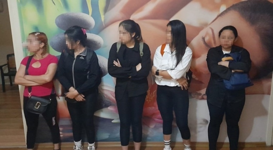 Masaj salonlarında denetim! 21 yabancı uyruklu kadın yakalandı