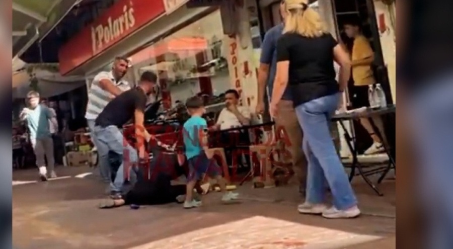 Sokak ortasında erkek vahşeti! Boşandığı kadını demir sopayla darbetti, çevredekiler izledi