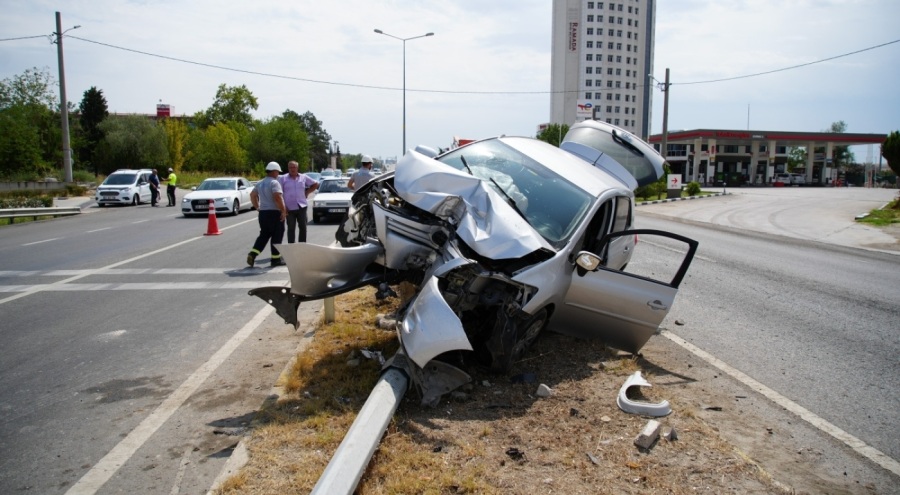 Edirne'de otomobil kazası: Baba ve 2 çocuk yaralandı