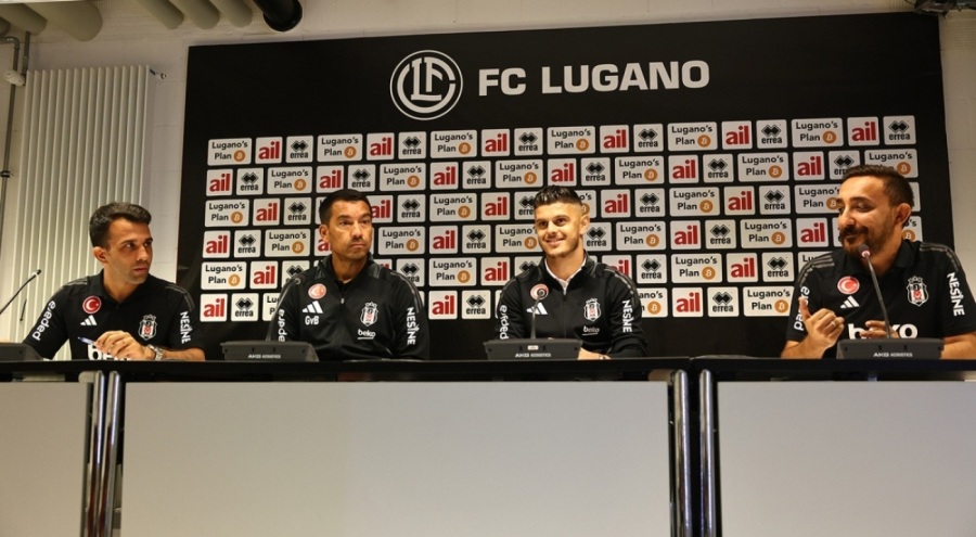 Beşiktaş Teknik Direktörü Bronckhorst'tan transfer açıklaması