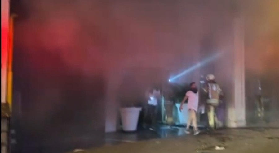 Beyoğlu'nda 9 katlı otelde yangın: Oteldekiler tahliye ediliyor!