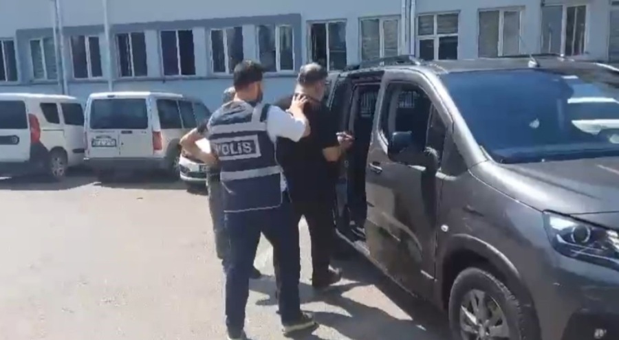 Bursa'da 11 yıldır aranan şüpheli yakayı WhatsApp'tan ele verdi