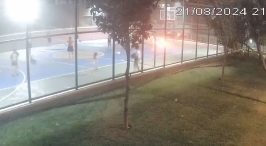 Bursa'da sitenin basketbol sahasına atılan torpil panik yarattı!