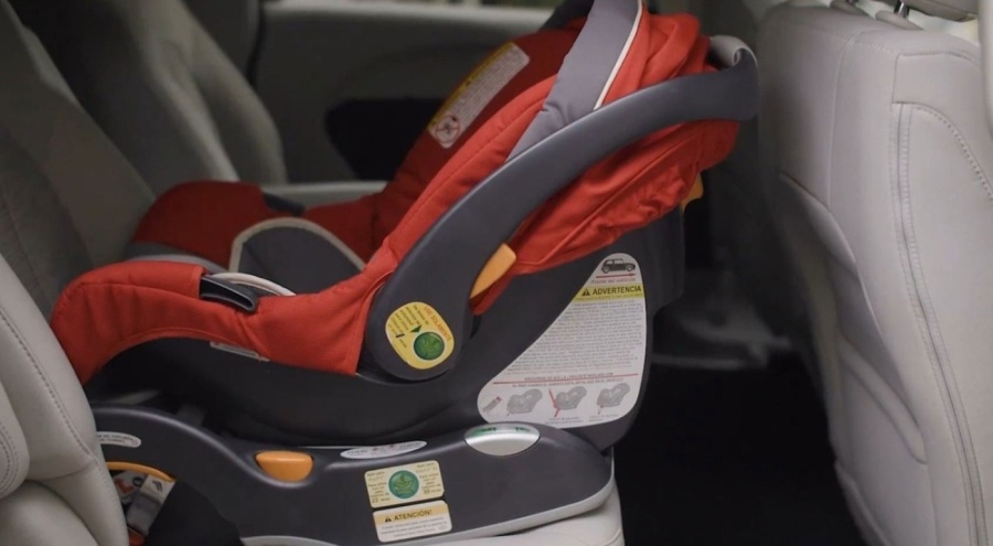 Sıcakta 7 saat arabada bırakılan bebek hayatını kaybetti