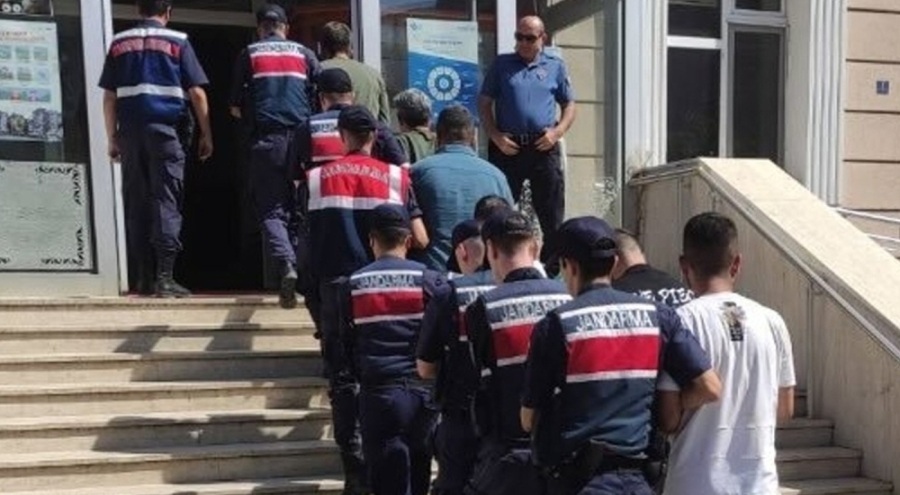 Yunanistan'a kaçmaya çalışan 8 zanlı tutuklandı