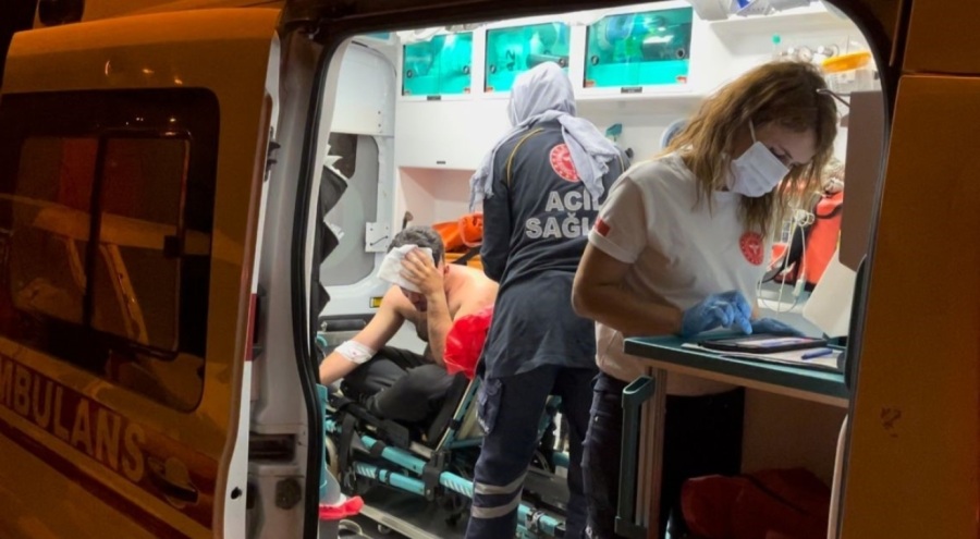 Bursa'da ailesiyle tartışan genç ayırmak isteyen gruba küfür edince 5 kişiden dayak yedi!