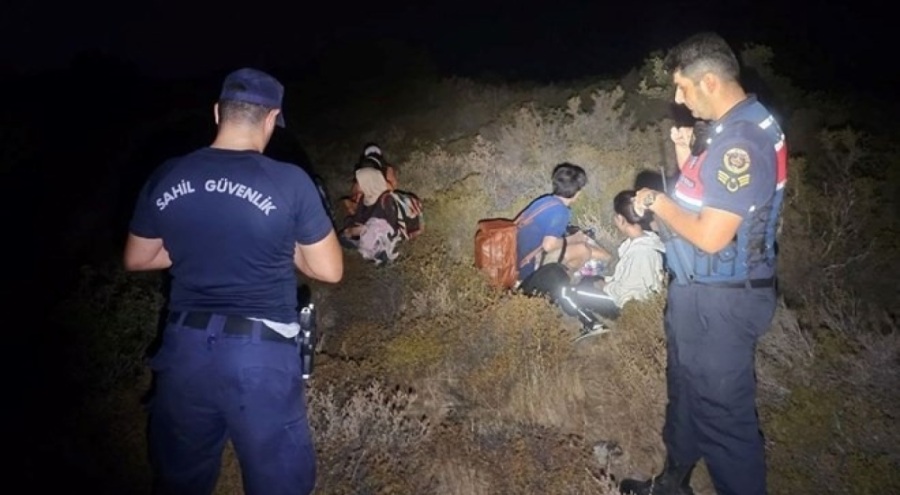 Ayvalık'ta 10 düzensiz göçmen yakalandı