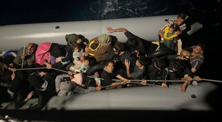 İzmir açıklarında 100 düzensiz göçmen kurtarıldı