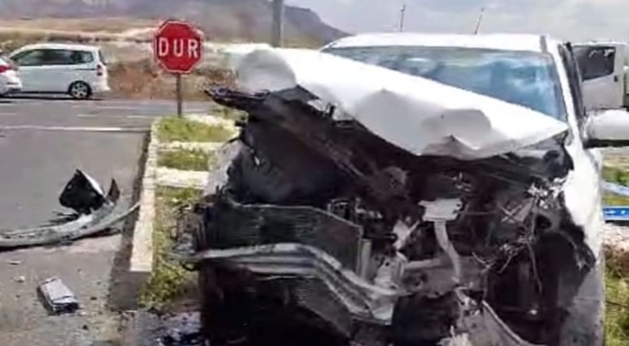 İki otomobil çarpıştı: 5 yaralı