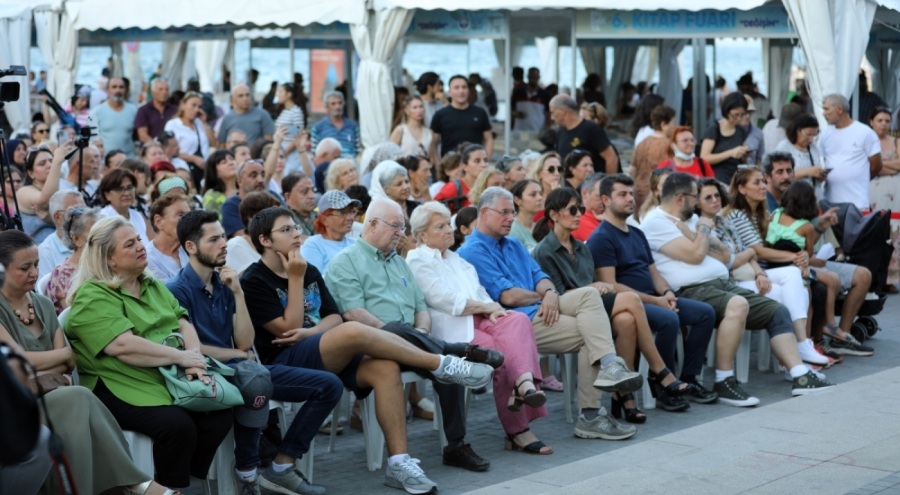 6. Mudanya Kitap Fuarı, Mütareke Meydanı'nda devam ediyor