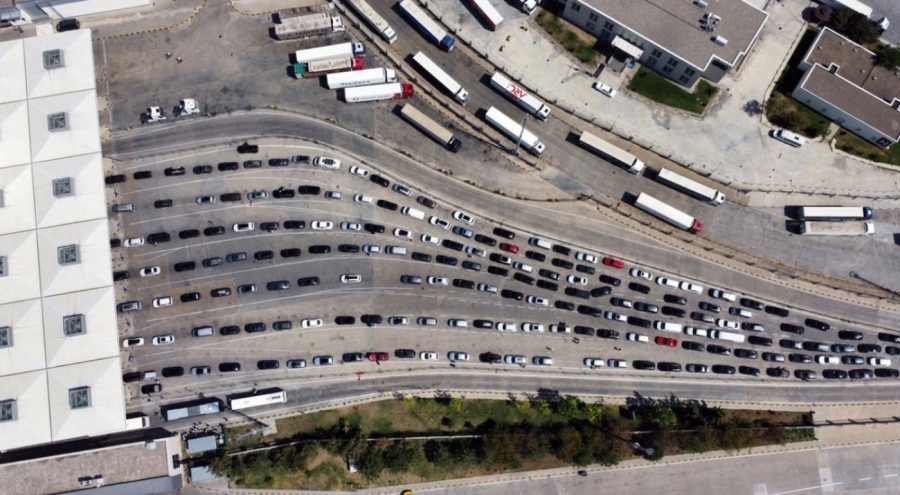 Kapıkule'de yolcu ve araç girişinde tüm zamanların rekoru