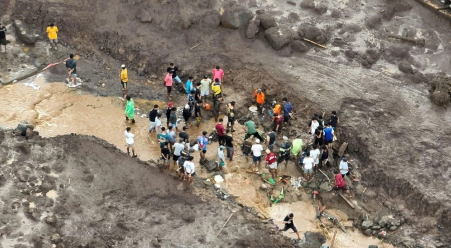 Endonezya'da sel: 13 can kaybı