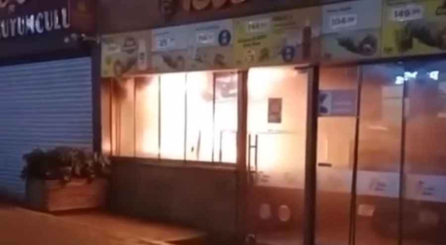 Bursa'da dönerci dükkanı alev alev yandı!