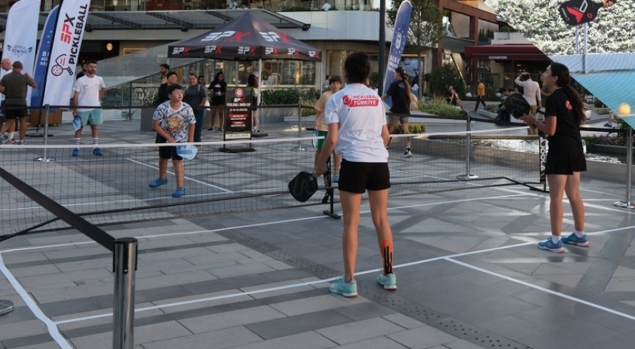 Pickleball Bursa Cup'ta ödüller sahiplerini buldu