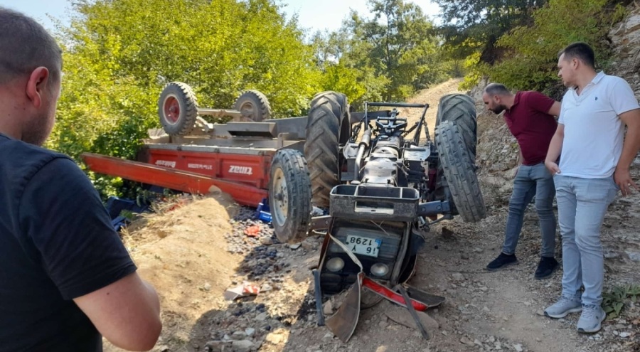 Bursa'da traktör devrildi!