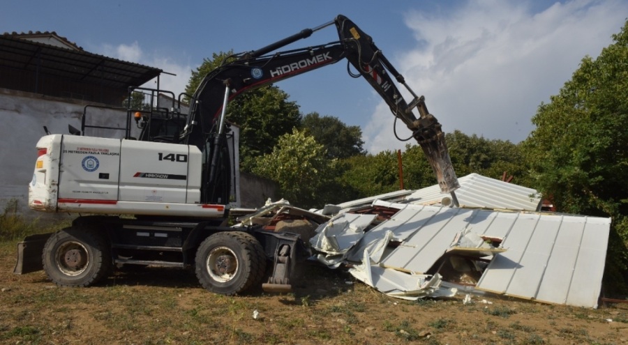 Yıldırım'da 15 kaçak yapı yıkıldı