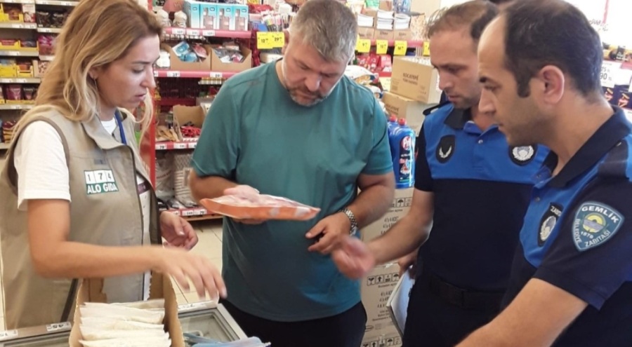 Gemlik'te şikayetler arttı! Rafta başka kasada başka fiyata zabıta müdahalesi