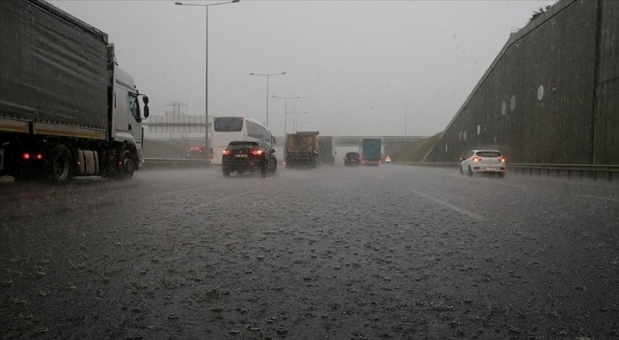 Ege ve batı karadeniz'de şiddetli sağanak uyarısı
