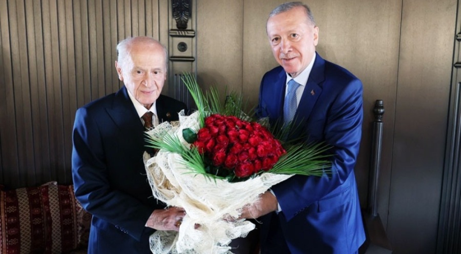 Cumhurbaşkanı Erdoğan, Bahçeli'ye 76 gül verdi