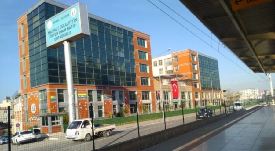 Bursa'da "Başı açık öğrenciye karışırım" diyen okul müdürüne bir suç duyurusu daha!