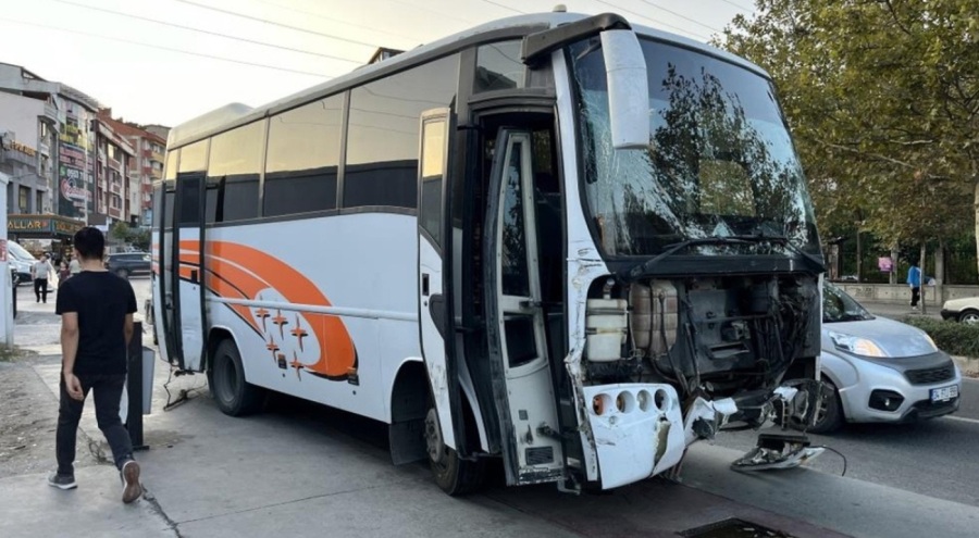 Freni boşalan servis aracı ortalığı birbirine kattı