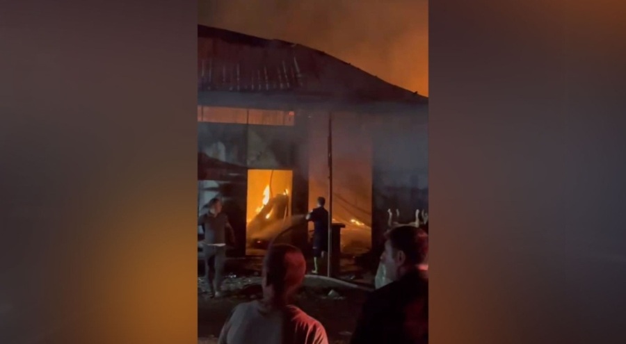 Mobilyacılar Sitesi alevlere teslim: 6 iş yeri kül oldu