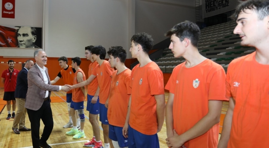 İnegöl Belediyespor erkek voleybol takımı yeni sezon hazırlıklarına başladı