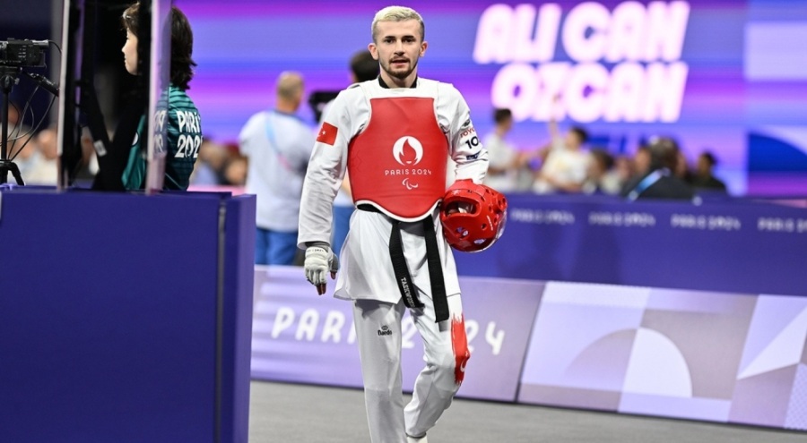 Milli tekvandocu Ali Can Özcan'dan gümüş madalya