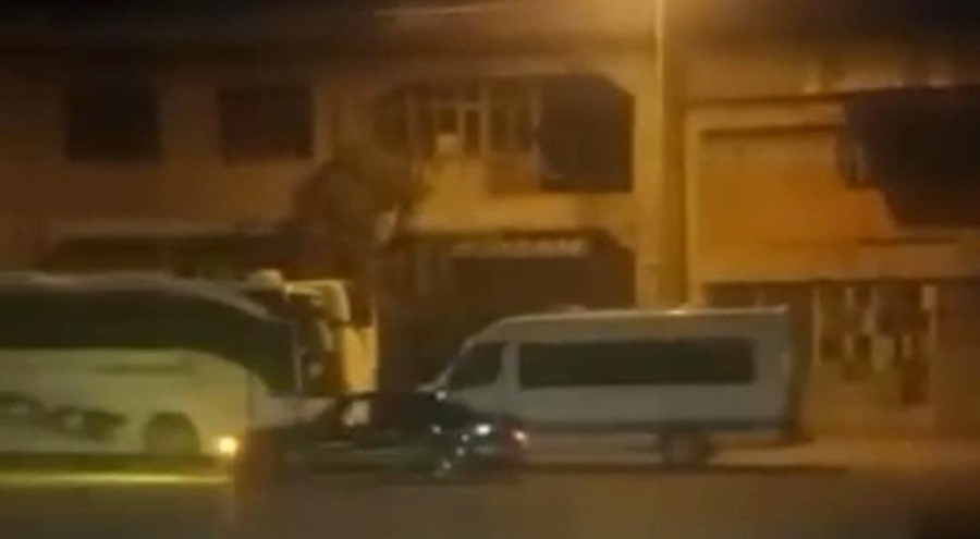 Bursa'da drift atıp park halindeki otobüse böyle çarptı