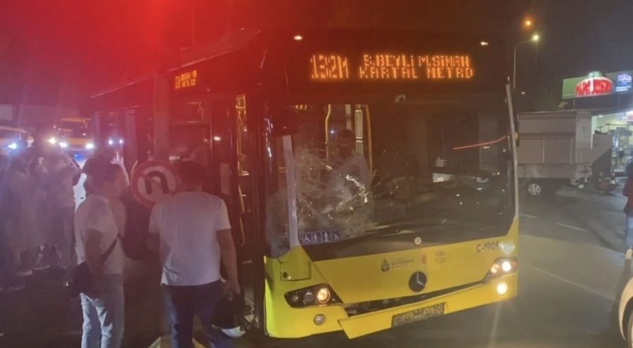 İETT otobüsü skuterle çarpıştı: 1 yaralı