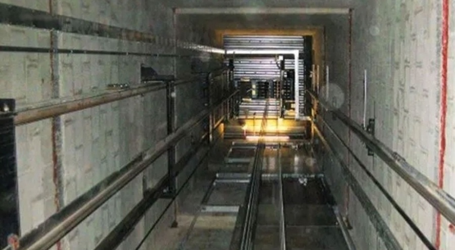 Asansör boşluğuna düşen kişi hayatını kaybetti