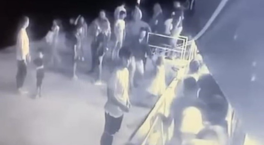 Bursa'da iskele ile gemi arasındaki boşluğu fark edemeyen kız çocuğu denize düştü!