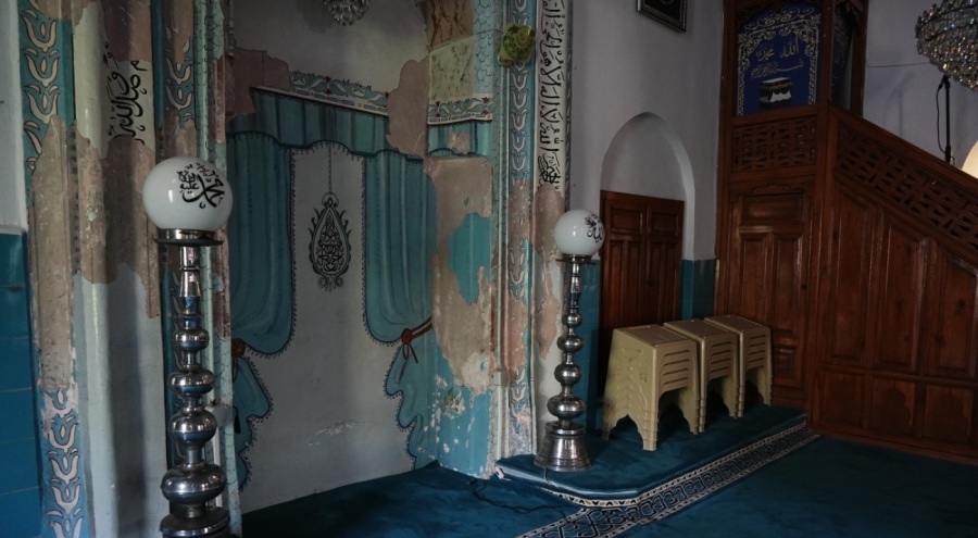 Bursa'da Yeni Bezzaz Camii'nin mihrabı dökülüyor