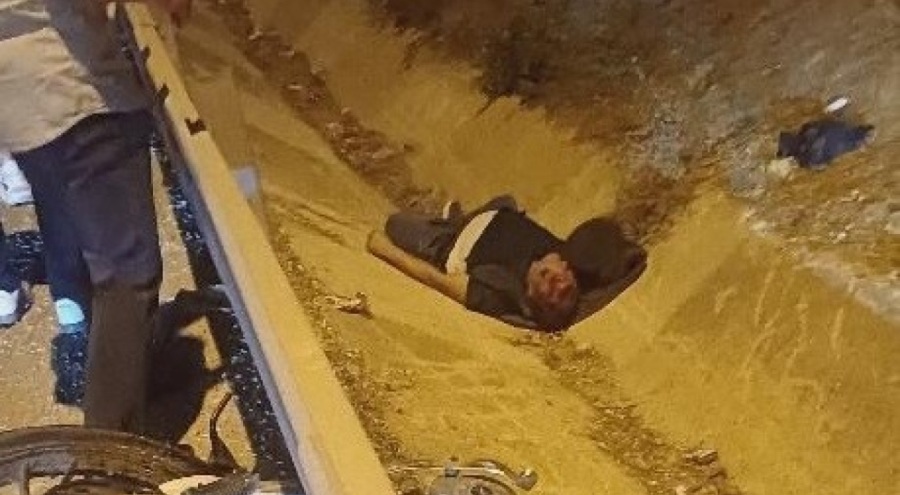 Otomobilin çarptığı motosiklet sürücüsü yaralandı