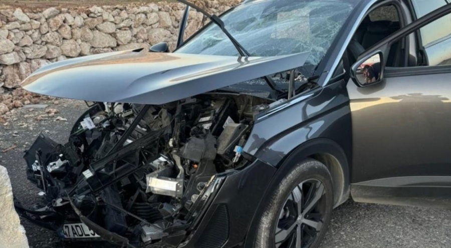 Otomobil bariyere çarptı! Çok sayıda yaralı var