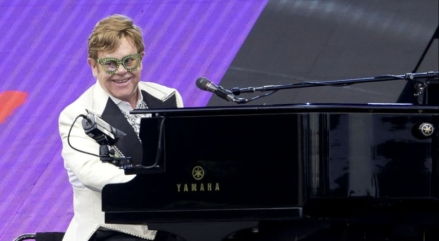 Elton John körlük tehdidiyle boğuşuyor