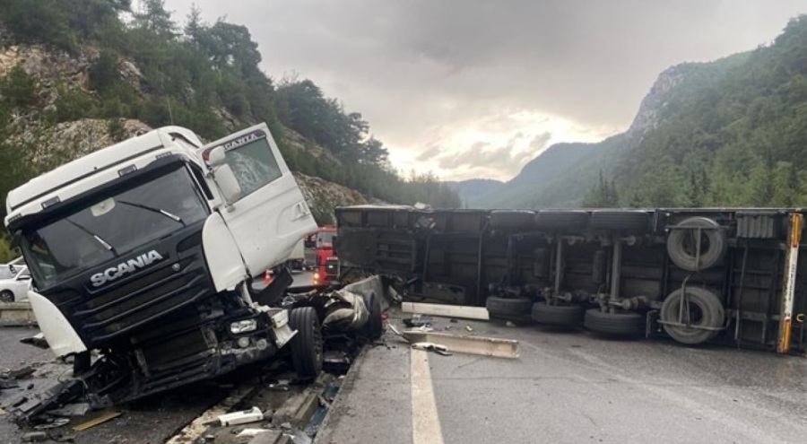 Zincirleme trafik kazasında 2 kişi yaralandı
